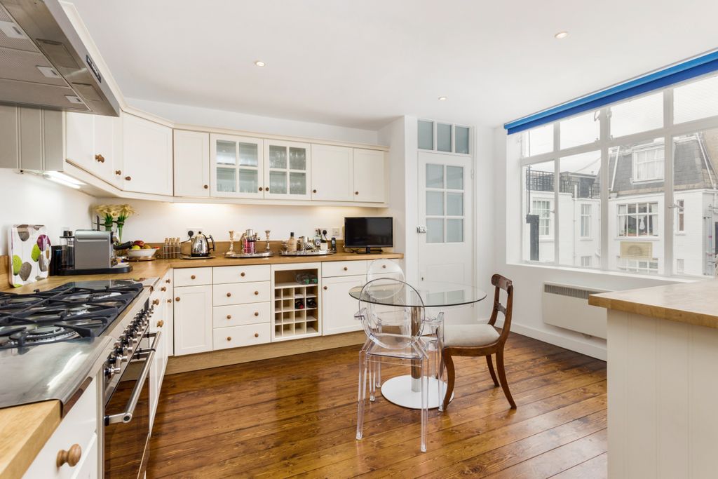 Property photo 2 of 13 30 Rivermead Court F