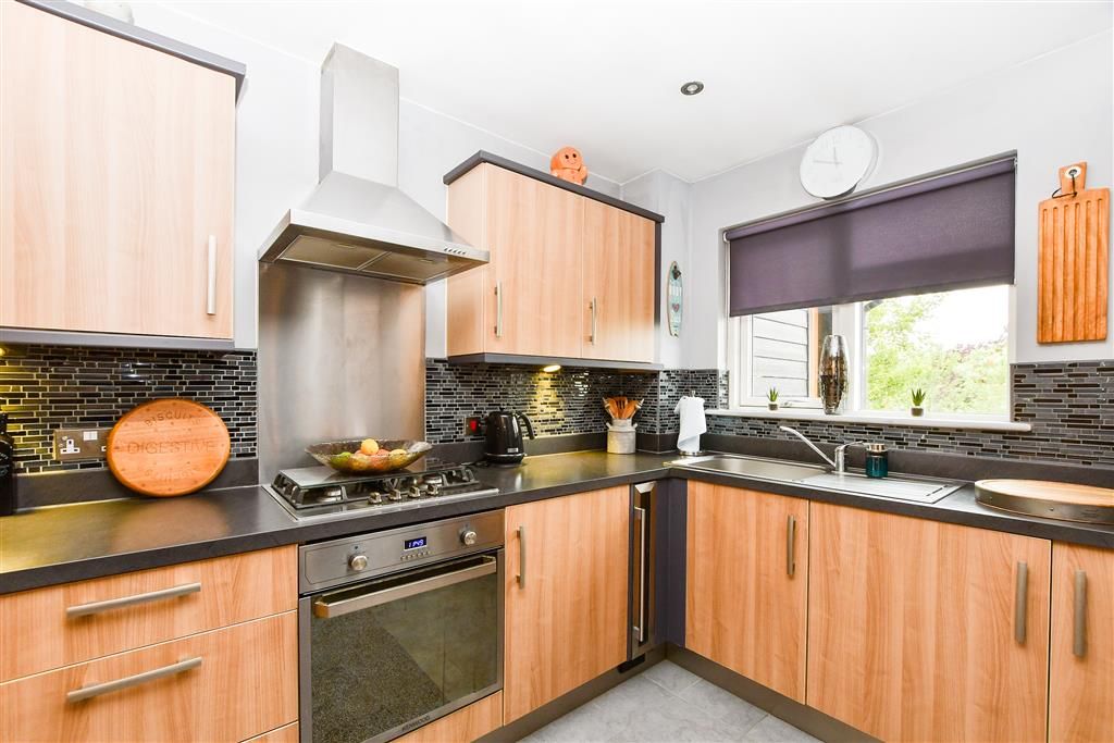 Property photo 1 of 10 Kitchen