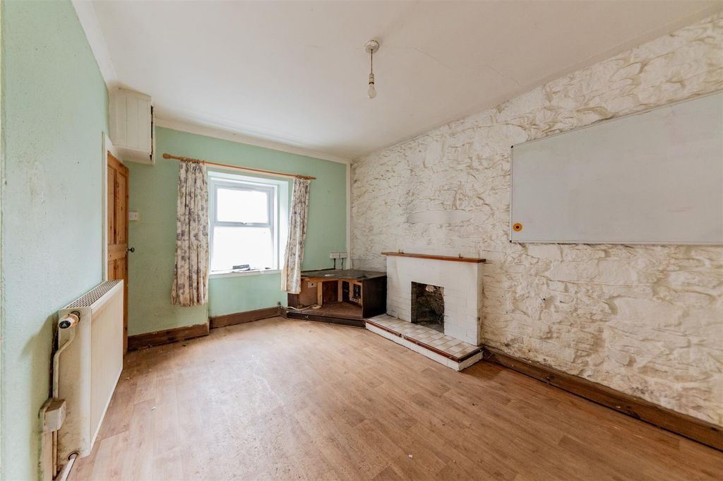 Property photo 3 of 14 5 James Street Alyth-6.Jpg