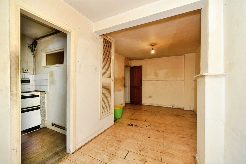 Property photo 2 of 17