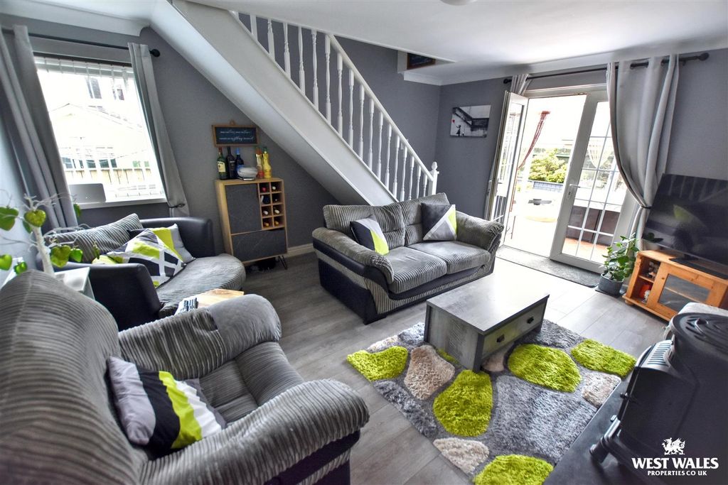 Property photo 2 of 14 35.Jpg