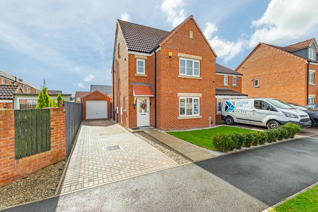 Property photo 1 of 21 4 Bedroom Detached For Sale