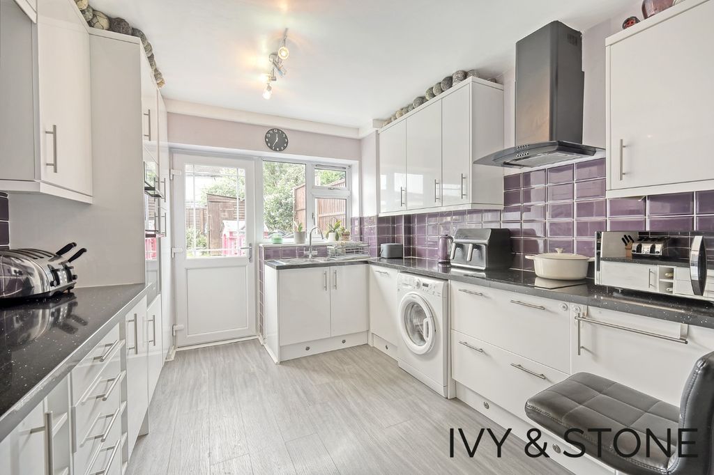 Property photo 3 of 16 4030506