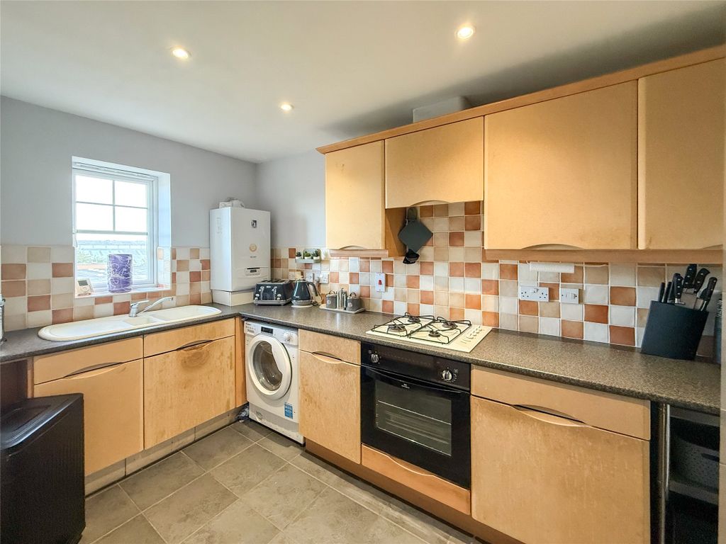 Property photo 2 of 10 Kitchen