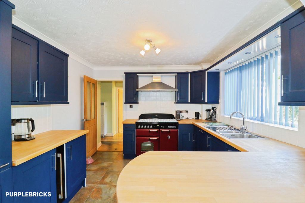 Property photo 2 of 39