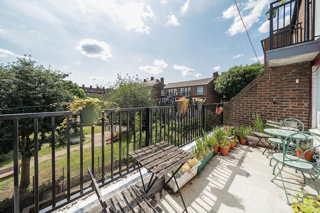 Property photo 3 of 13 Balcon
