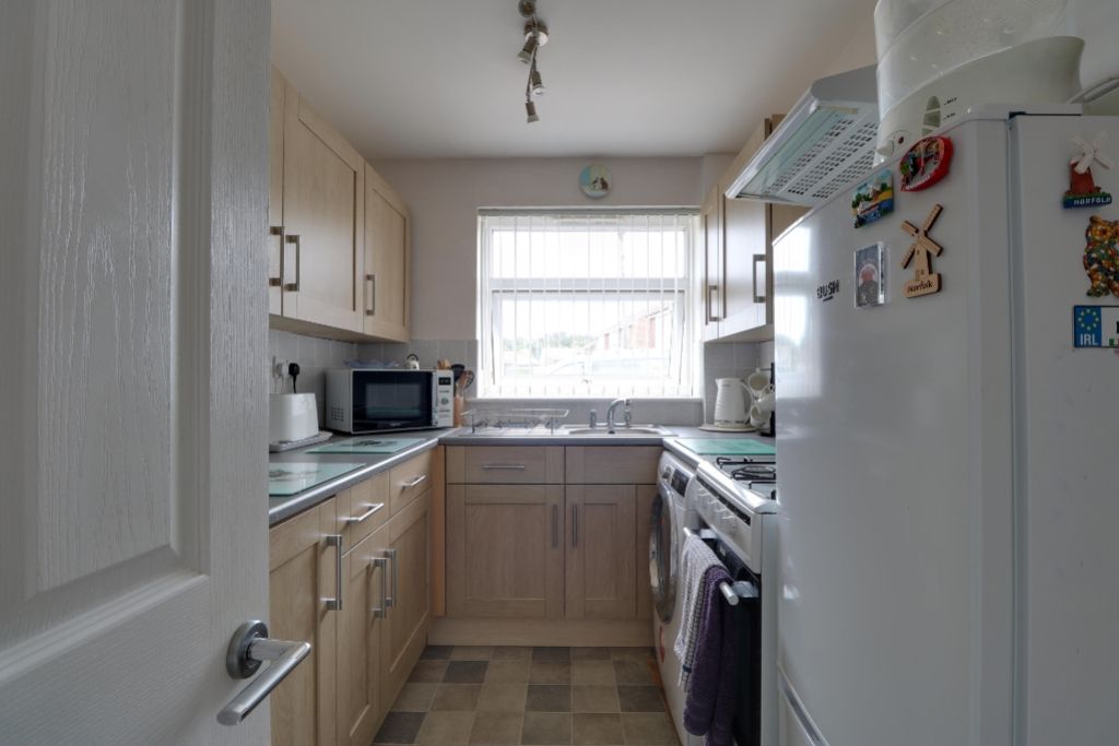 Property photo 3 of 8 Kitchen