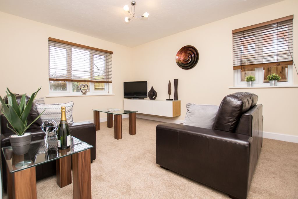 Property photo 1 of 8 A Large Apartment On The Ground Floor Of This Private Block