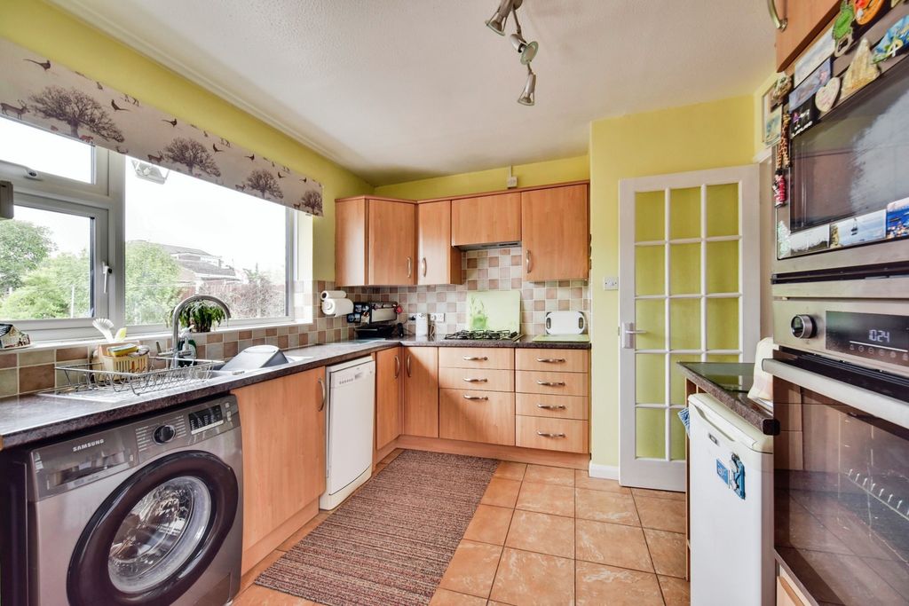 Property photo 1 of 19 Kitchen