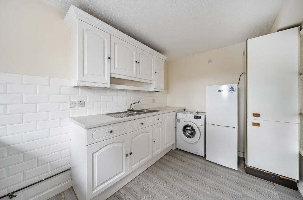 Property photo 3 of 18 1346555-34-68Af0F...
