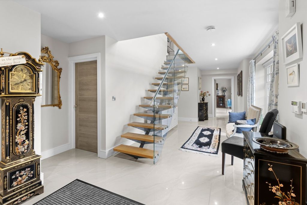 Property photo 3 of 45