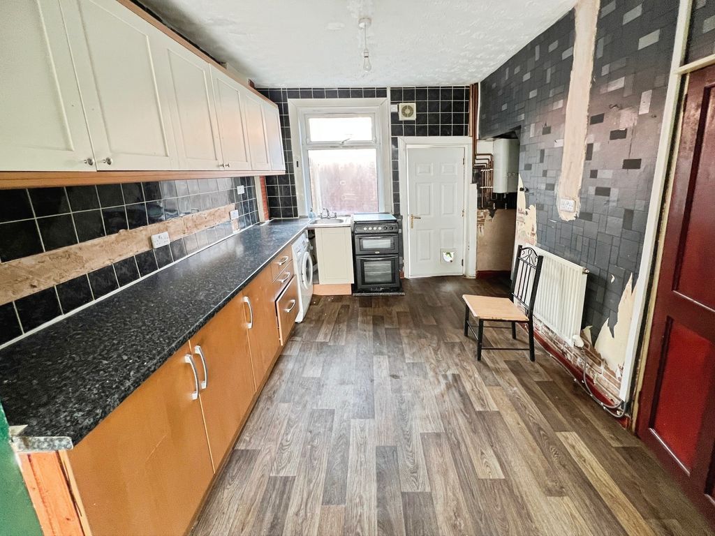 Property photo 2 of 11 Kitchen