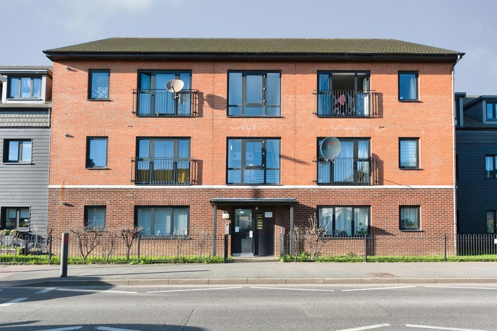 Property photo 2 of 13