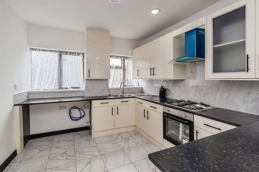 Property photo 3 of 15 Kitchen