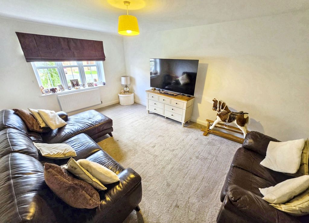 Property photo 2 of 33