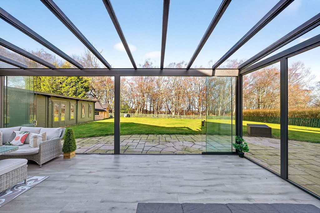 Property photo 3 of 74 Glass Room