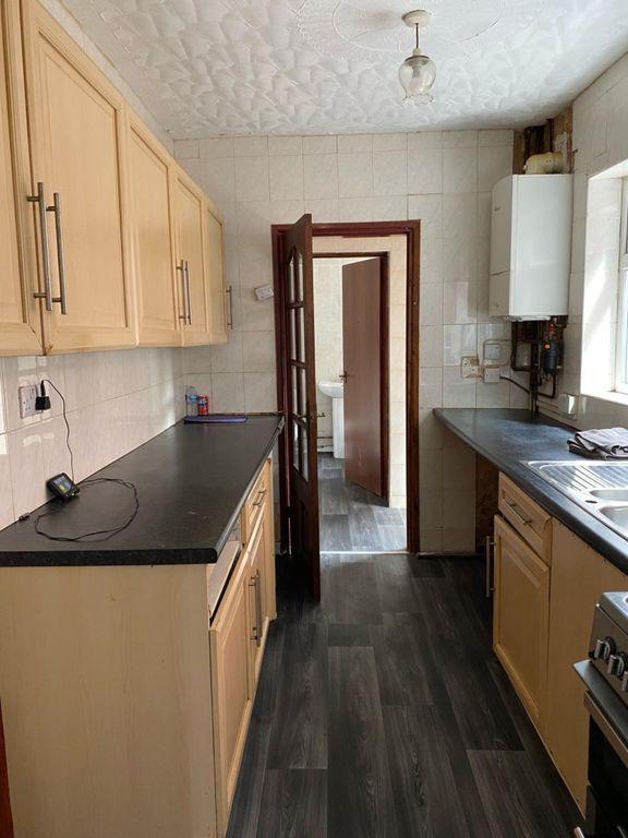 Property photo 3 of 9 Kitchen