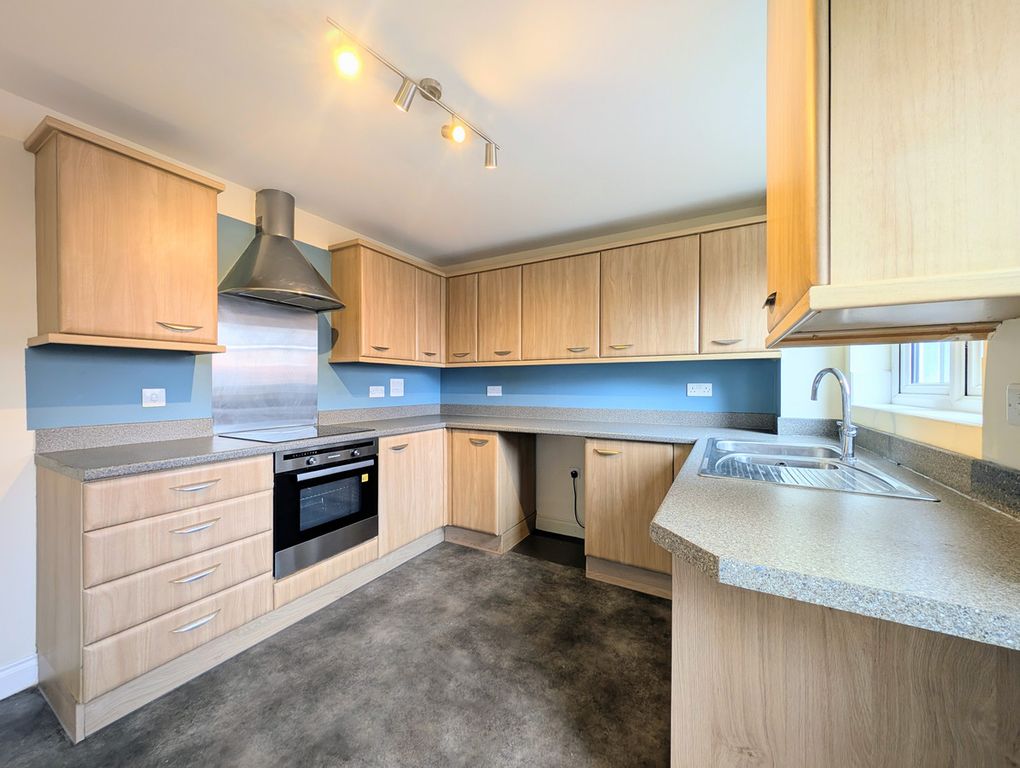 Property photo 2 of 32