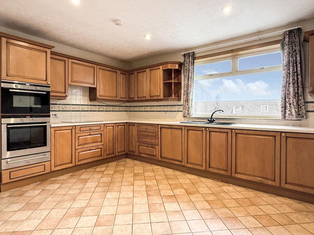 Property photo 3 of 26 Kitchen