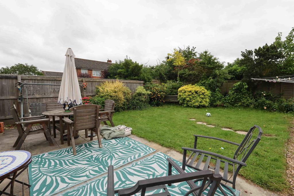 Property photo 3 of 17 Garden