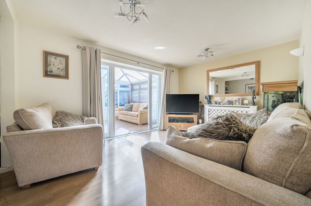 Property photo 2 of 13 1347536-21-68Bff2...