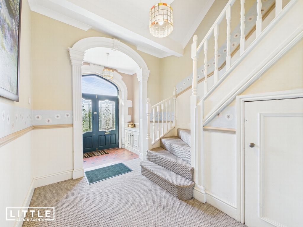 Property photo 2 of 47 Photo 14