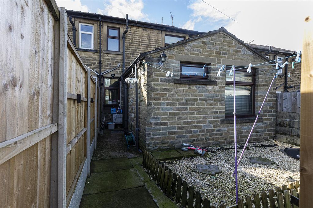 Additional image 4 of 4 bed terraced house for saleNorman Avenue, Elland, Halifax HX5