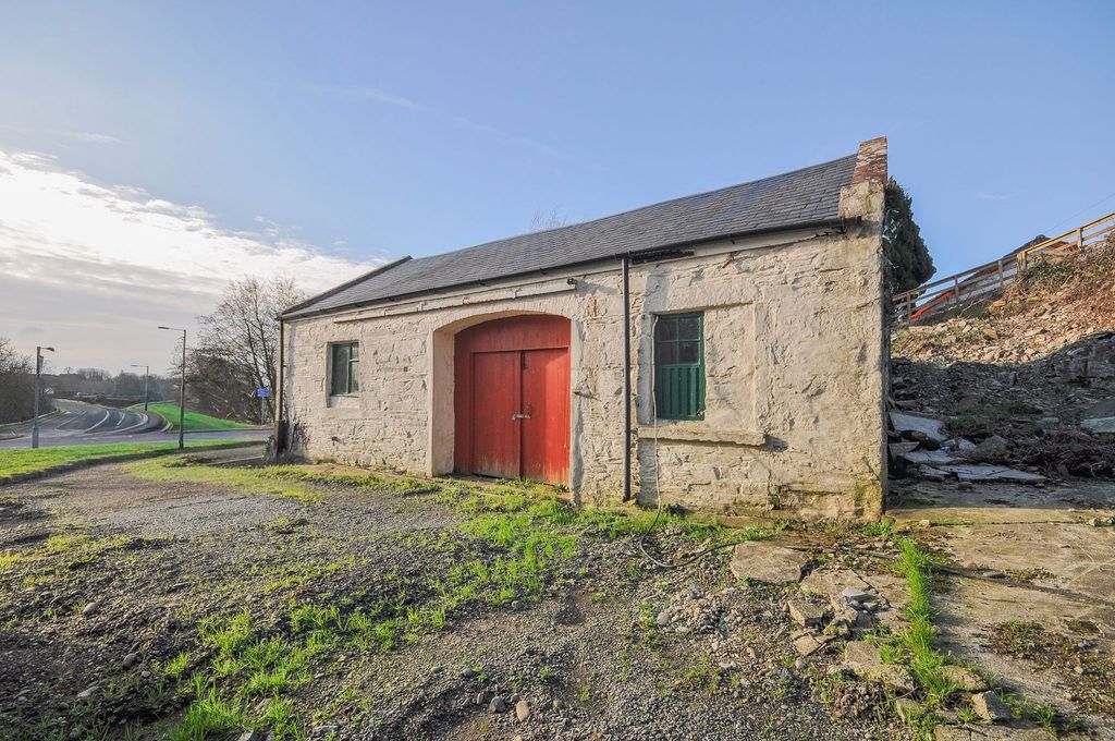 Property photo 3 of 31