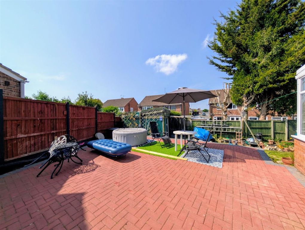 Property photo 3 of 11