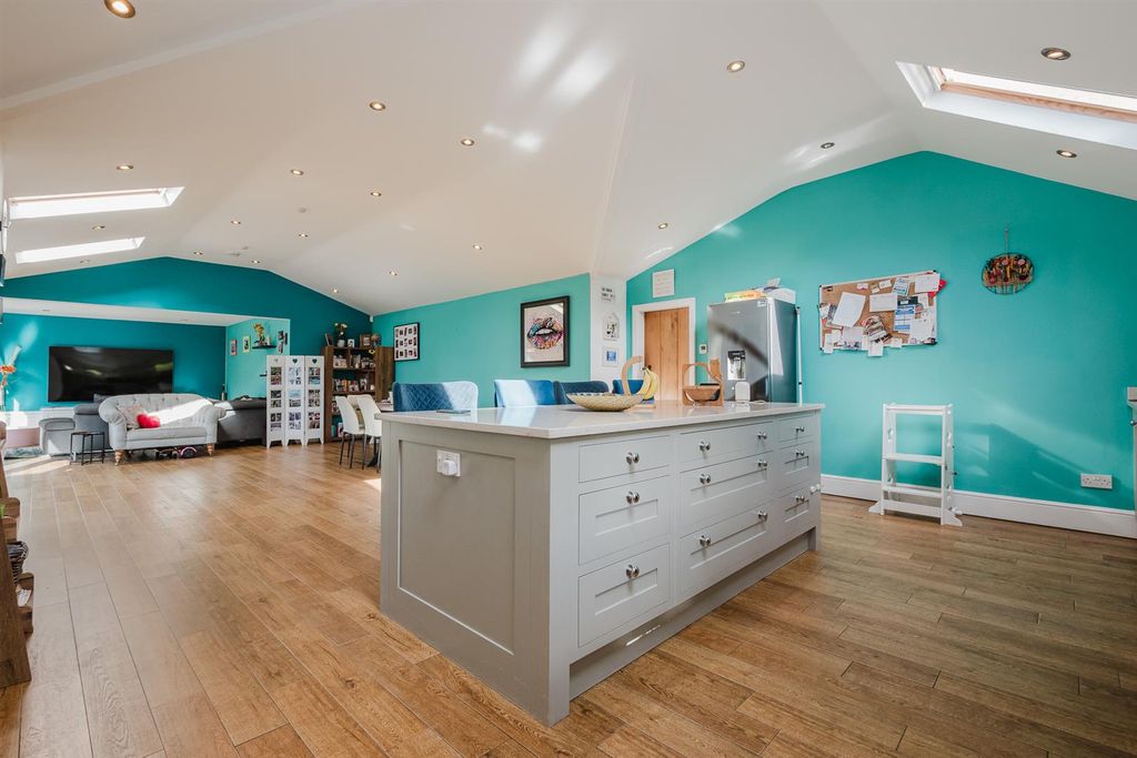 Property photo 3 of 41 Live In Dining Kitchen