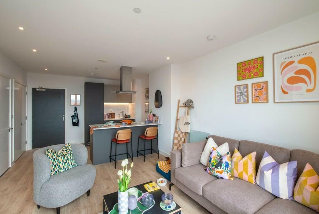 Property photo 2 of 12 A Bright And Inviting Large Modern Living Room Wit...