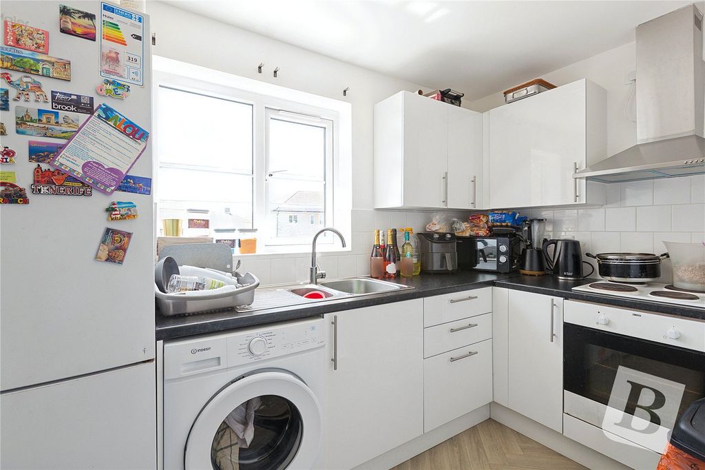 Property photo 2 of 10 Kitchen