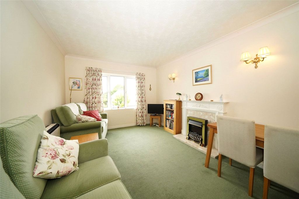 Property photo 2 of 9 Sitting Room