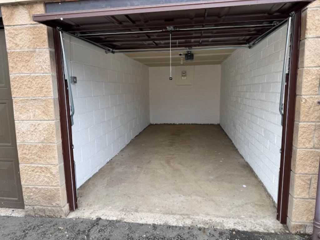 Property photo 3 of 4 1