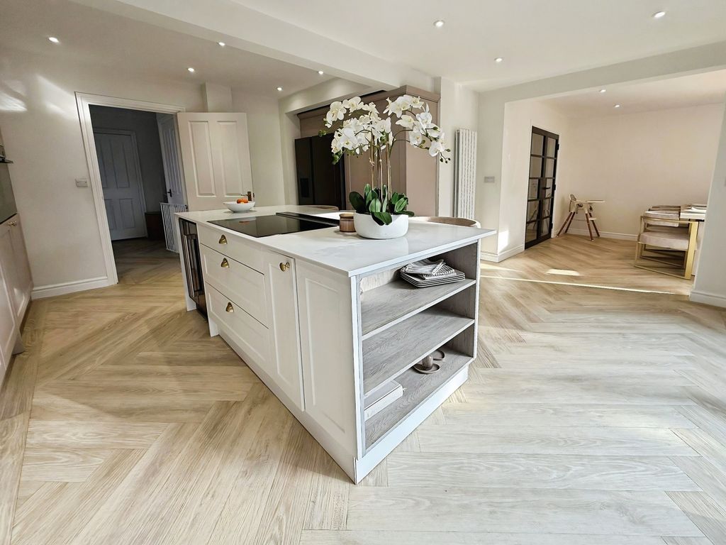 Property photo 2 of 27 Photo #2