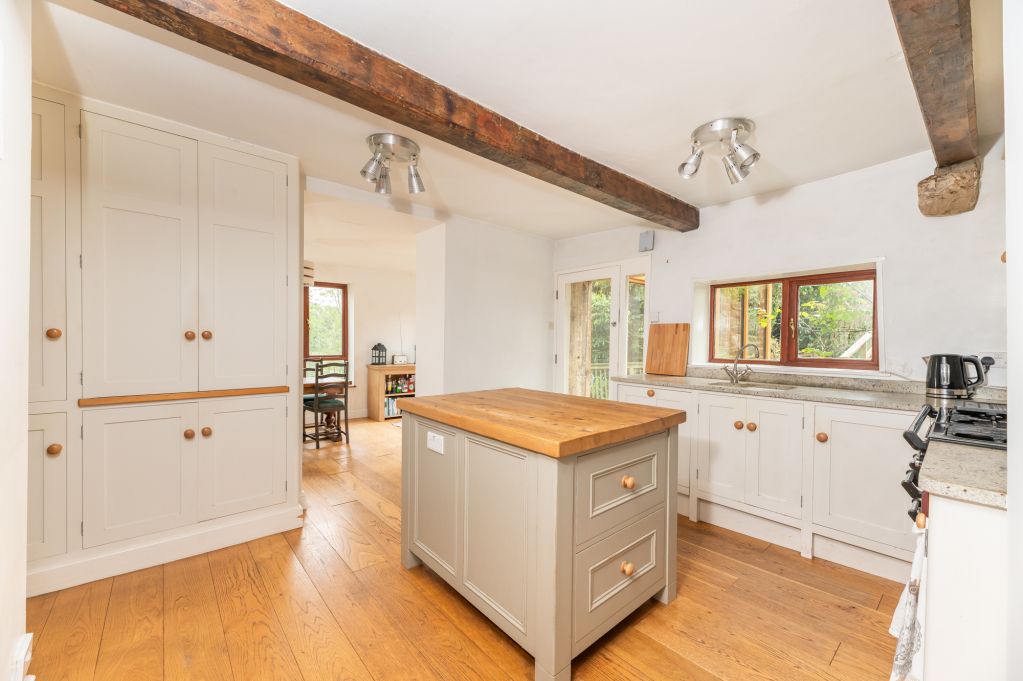 Property photo 2 of 30 Kitchen