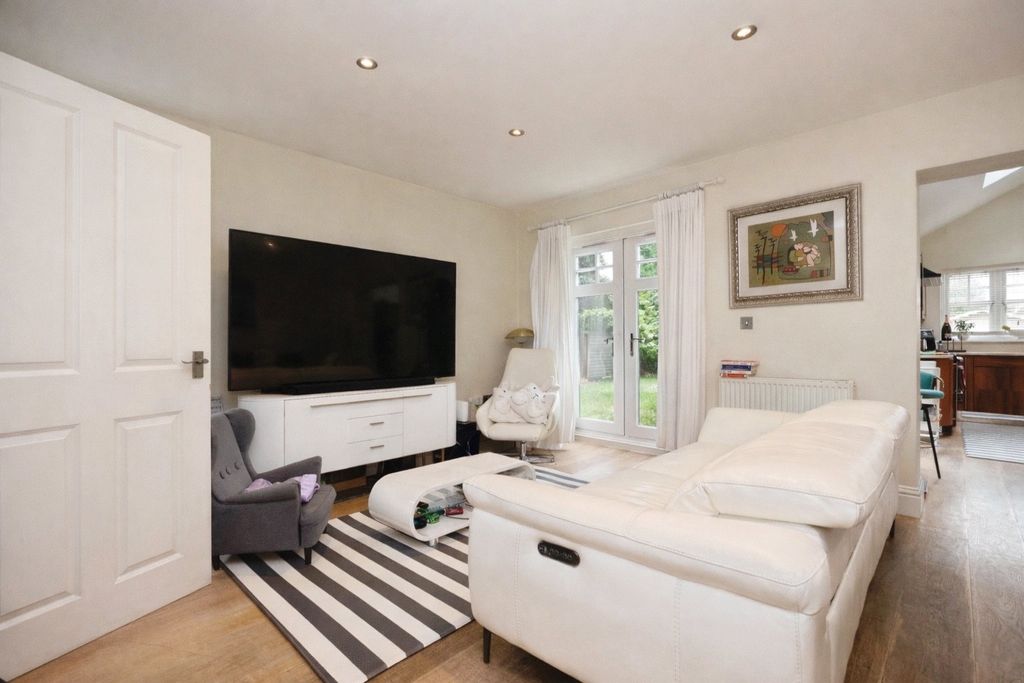 Property photo 2 of 16 Picture No. 19