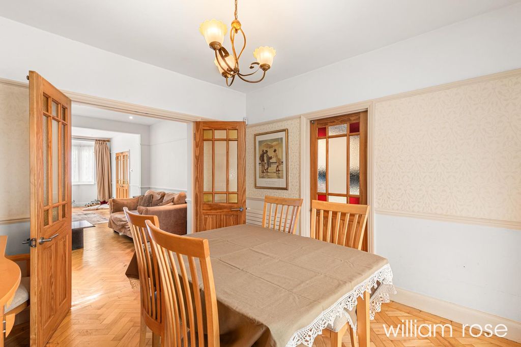 Property photo 2 of 36 Manorway_54.Jpg