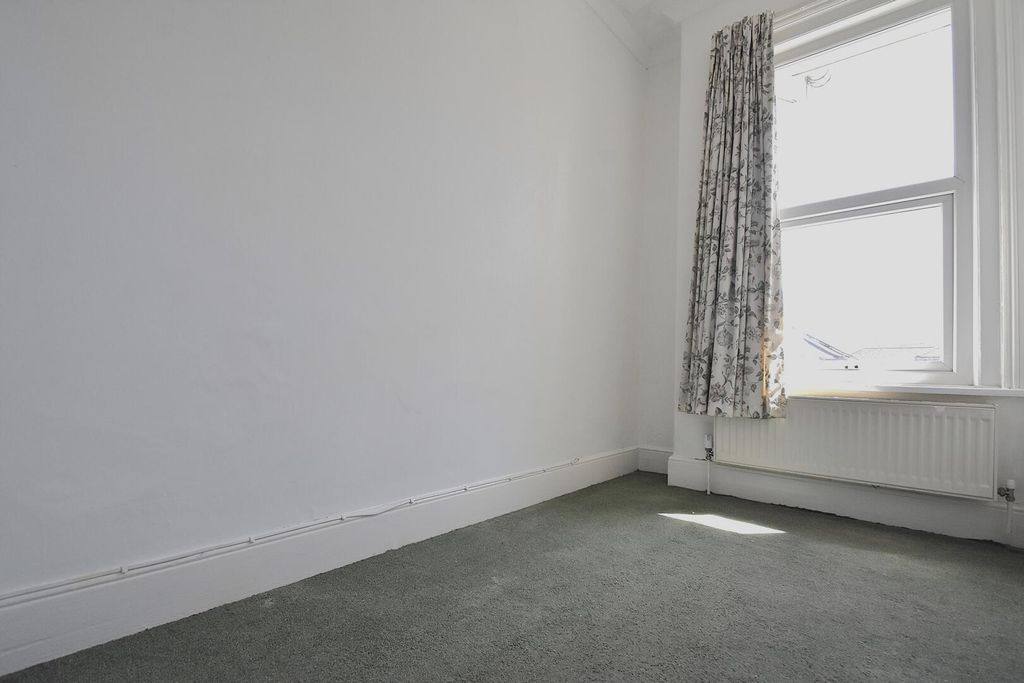 Property photo 2 of 7 Bedroom