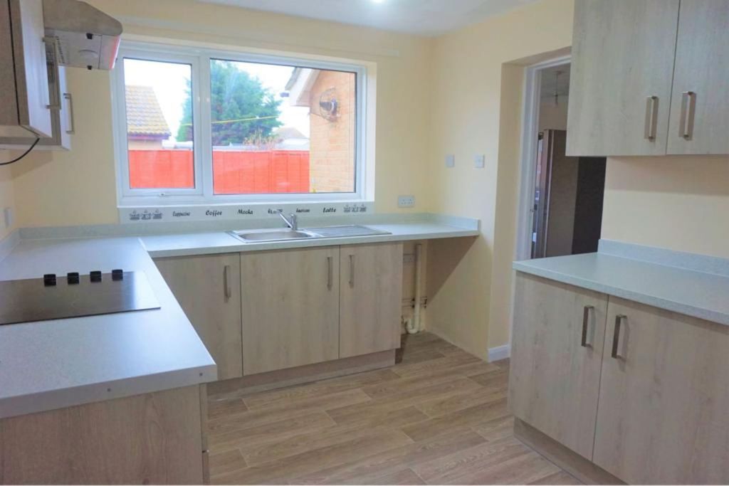 Property photo 2 of 6 Kitchen