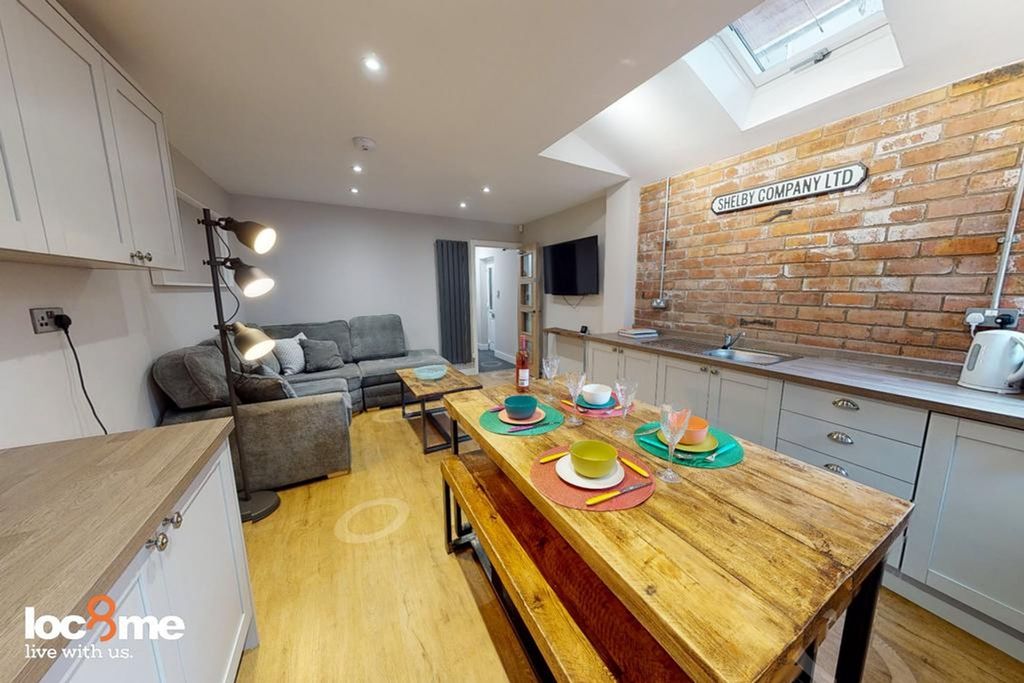 Property photo 3 of 12 A Bright And Inviting Large Modern Living Room Wit...