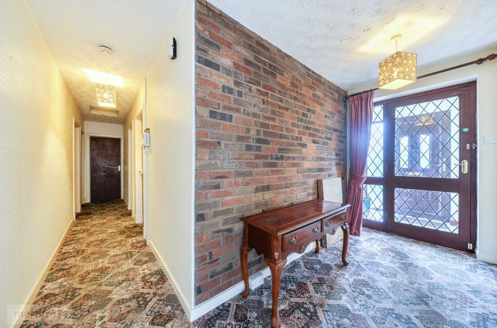 Property photo 2 of 17 Entrance Hall