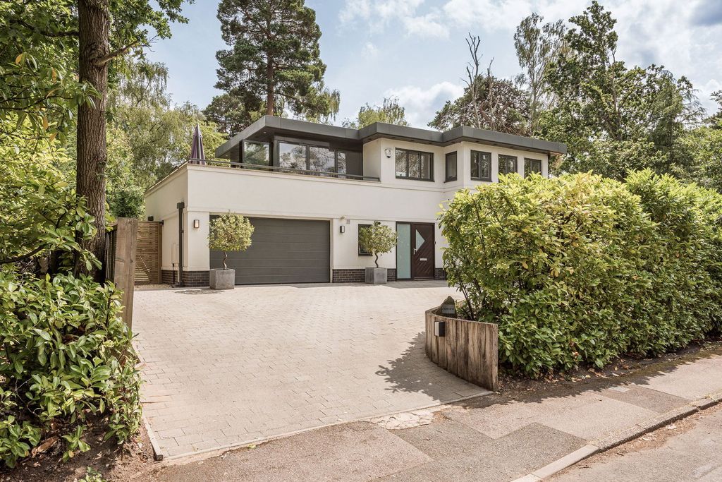 Property photo 2 of 50