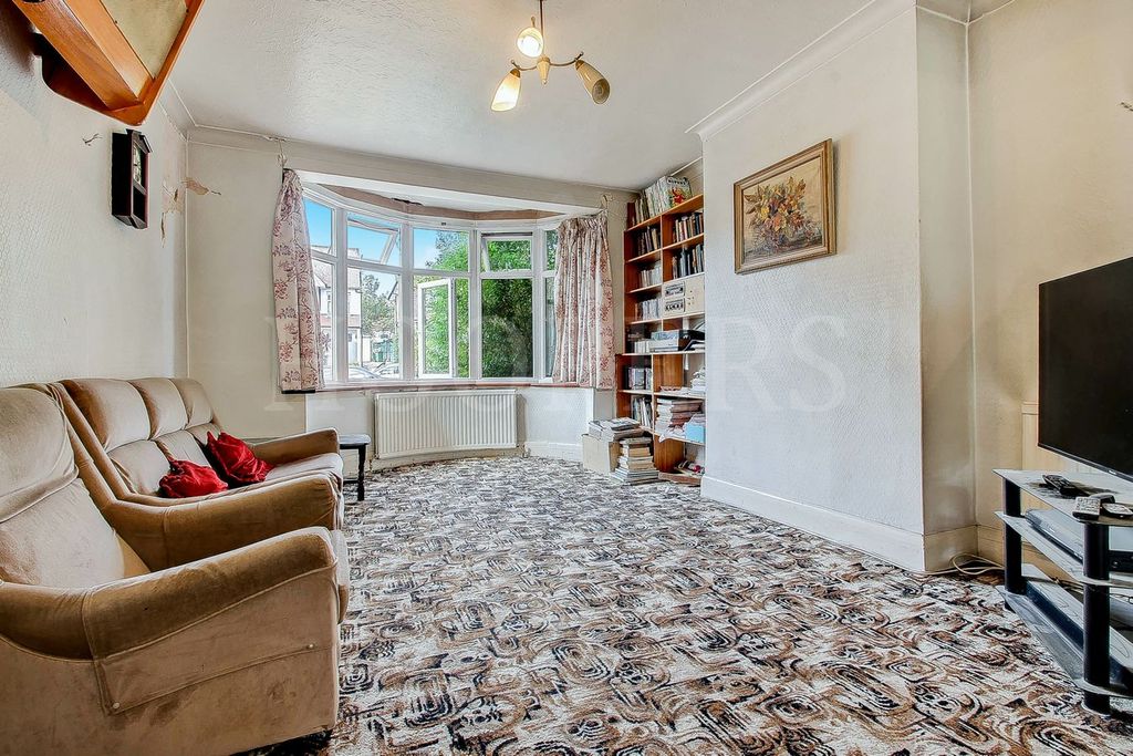 Property photo 3 of 11
