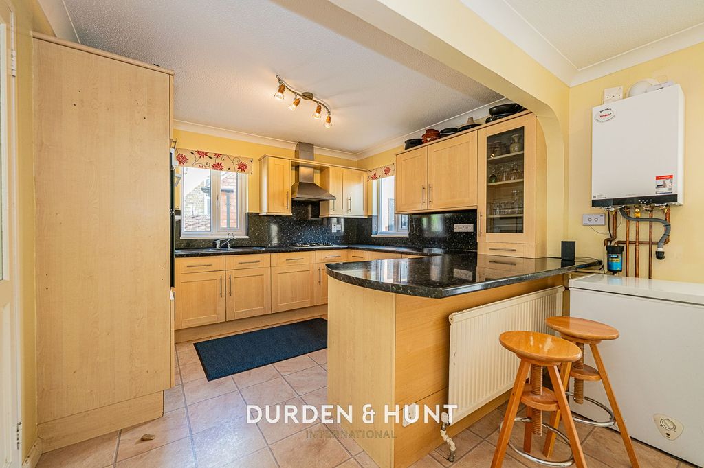 Property photo 3 of 37