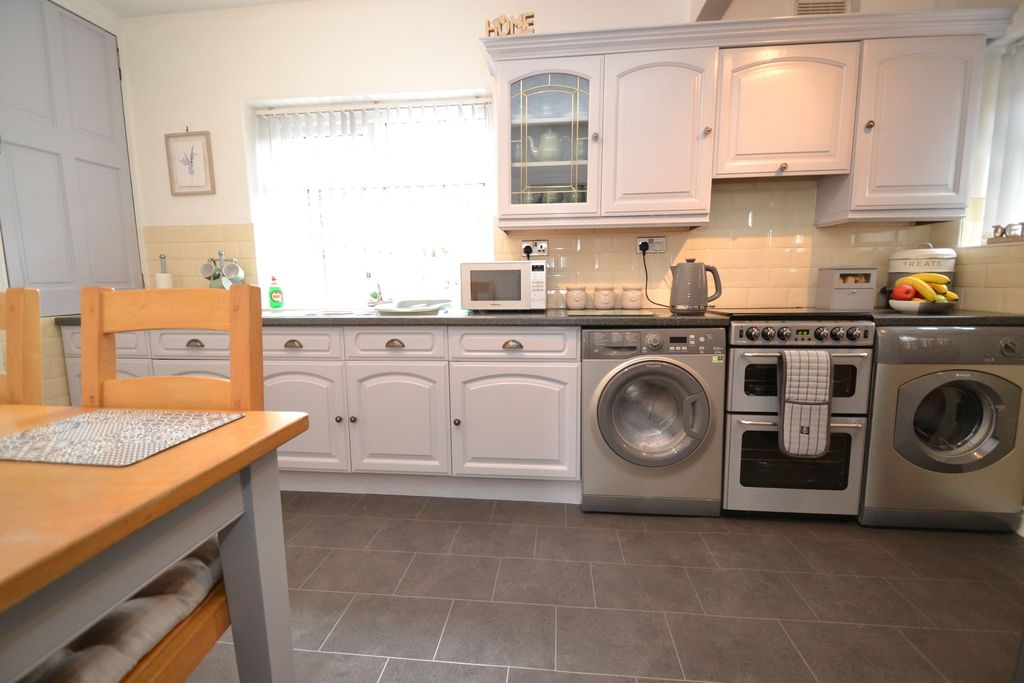 Property photo 2 of 17 Photograph 5