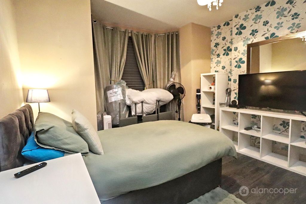 Property photo 2 of 16 5590352