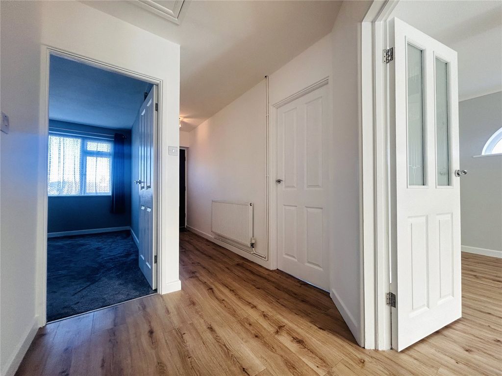 Property photo 2 of 18 Hallway