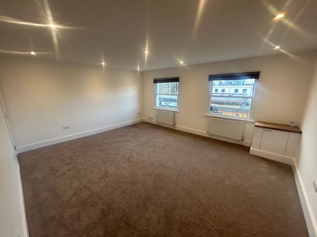 Property photo 1 of 19 Photo 8