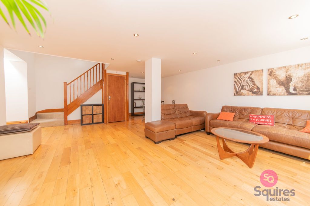 Property photo 2 of 26